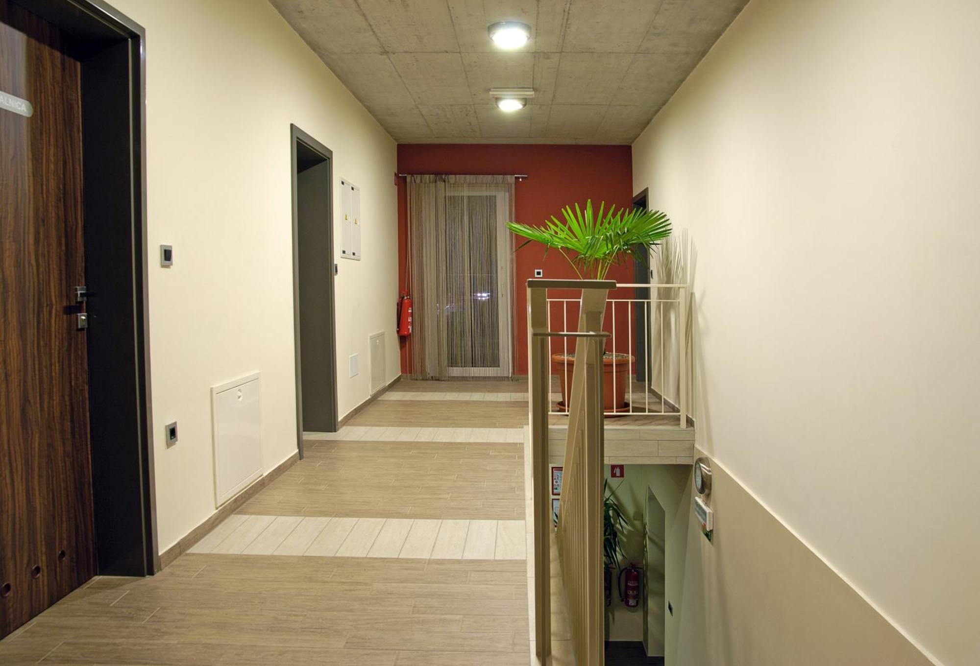 Hostel Plus Caffe Petrovče Exteriér fotografie