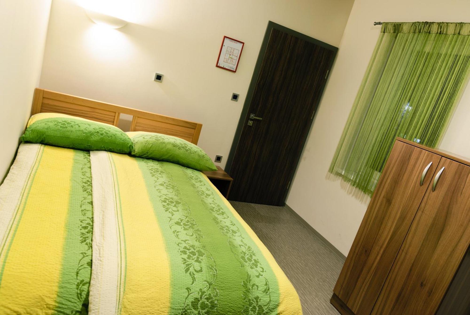Hostel Plus Caffe Petrovče Exteriér fotografie